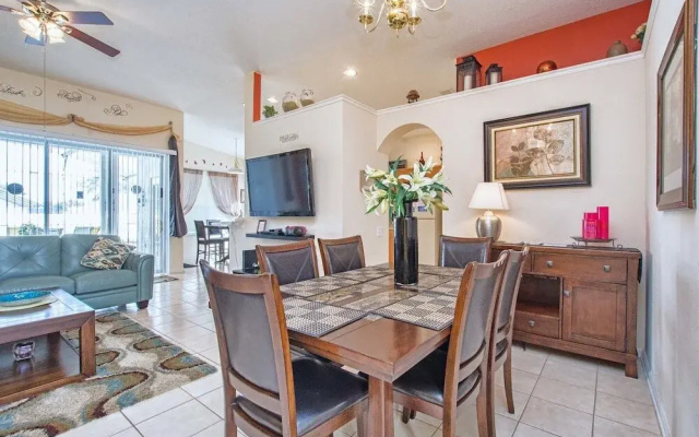 Fan Palm Getaway pool home on Windsor Palms Resort