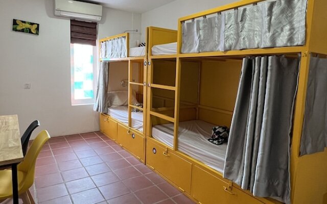 Funky Flashpacker Party Hostel