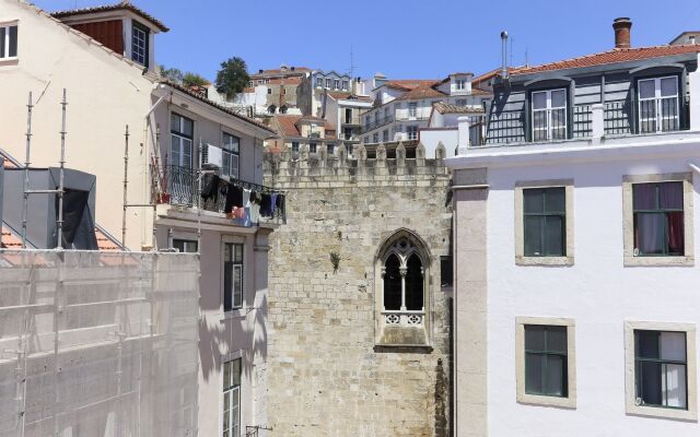 Alfama Golden View by Homing