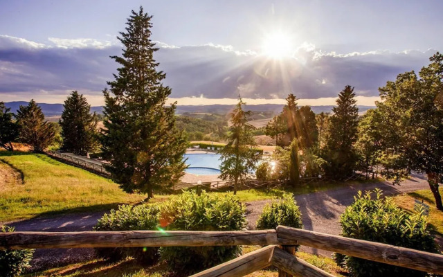 Apartment in Montaione With Carport