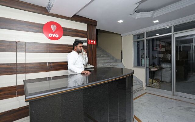 OYO 10413 Hotel Royal Plaza