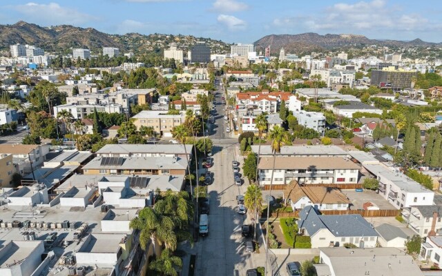 Hollywood Gem 1 Bedroom Apts by RedAwning