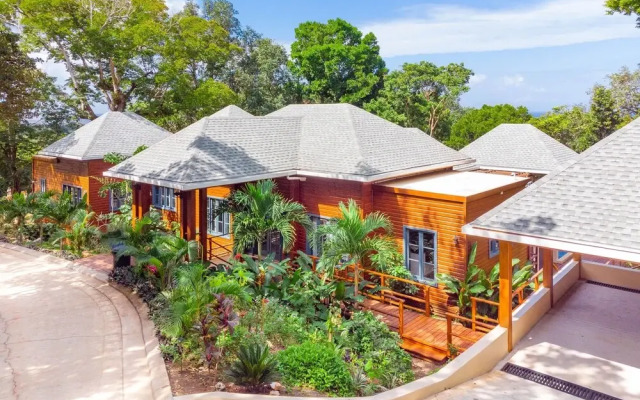 Casa Catarata 3 Bedroom Home by RedAwning