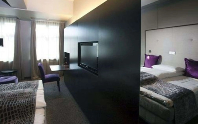 Home Hotel Folketeateret