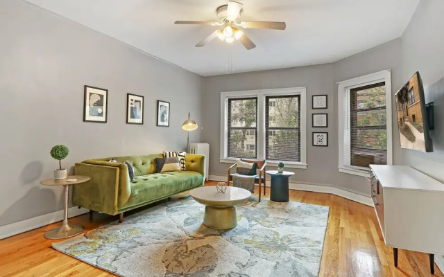 1BR Apt with Modern Elegance in Boystown