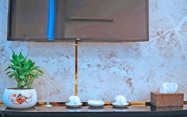 Grad Queen Hotel 2  Ha Dong