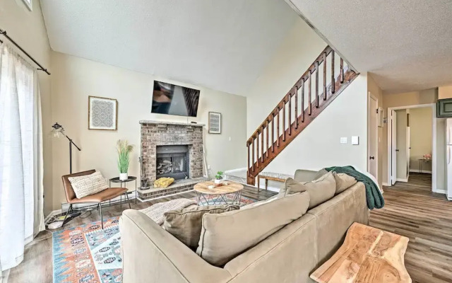 Golf, Ski + Fish: Cabin w/ Deck in Tobyhanna!
