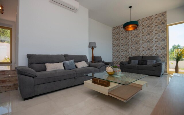 Beautiful Home in Baska Voda With Wifi and 2 Bedrooms