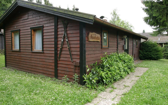 Wooden bungalow with oven, in Oberharz near a lake