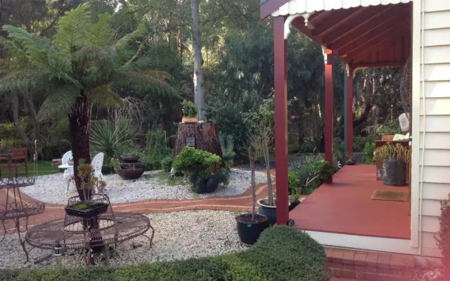 Ballarat cottages incorporating yarrowee cottage and Admirals cottage
