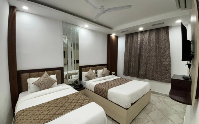 Hotel Chopra International