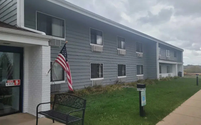 Belgium Inn & Suites
