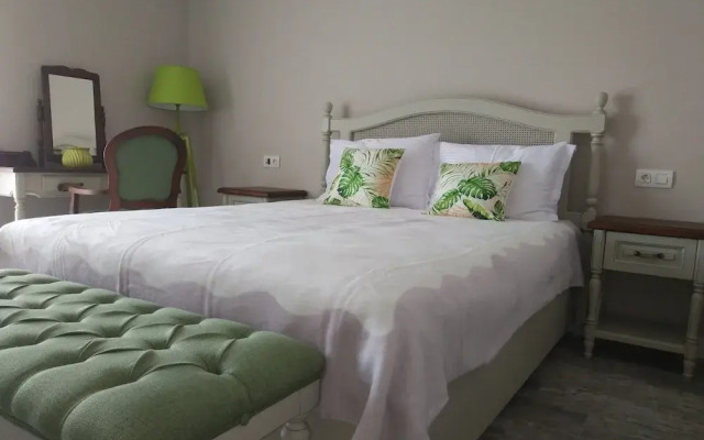 Otel Naturla Göl Evi