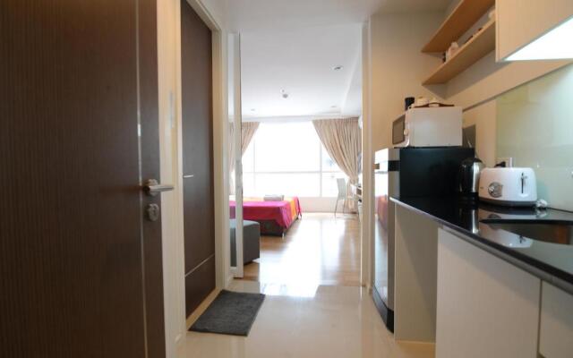 Cozy Studio Walk to BTS Free Wi-Fi Great Location