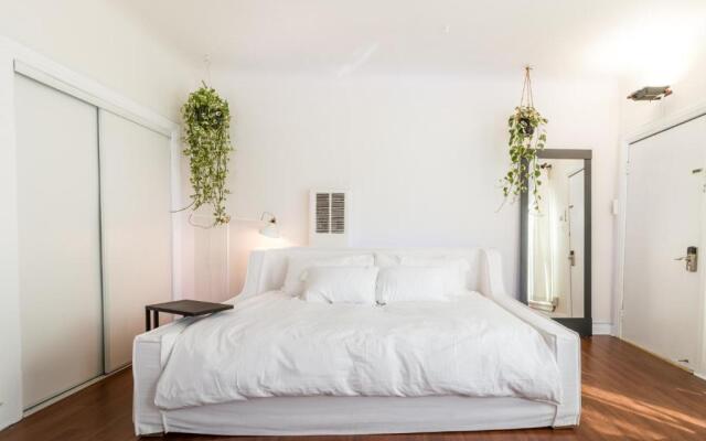 Sunny Boho Chic West Hollywood Flat!