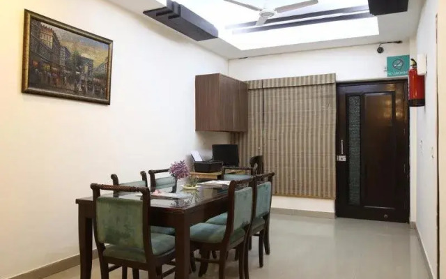 FabHotel Daffodils Inn Connaught Place