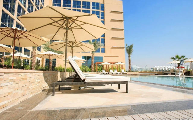 Отель Yas Plaza Circuit