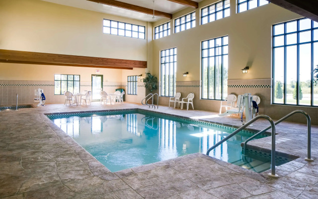 Country Inn & Suites by Radisson, Madison West, WI