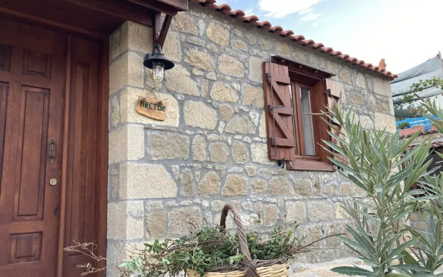 Mavras Tas Odalar