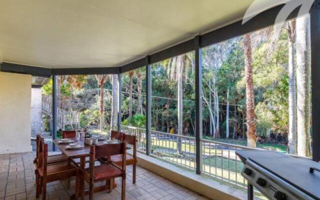 Picture perfect Lizzie Palms 2