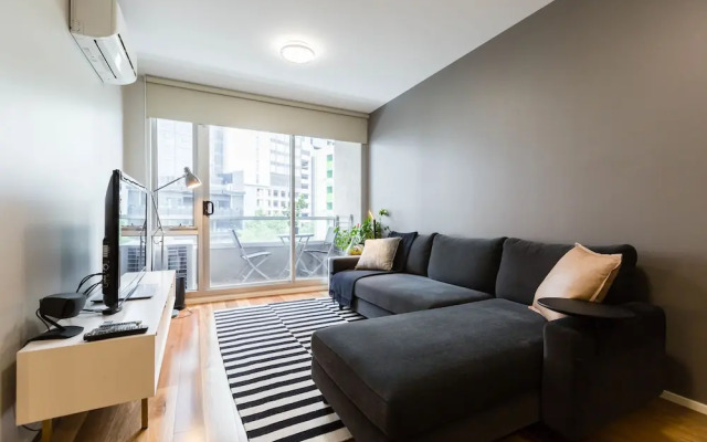 SANDRA, 1BDR Carlton Apartment