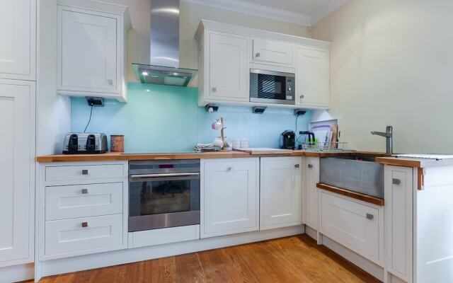 Luxury 2 Bed Flat With Garden In Wimbledon