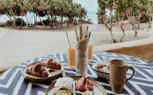 Meridium Apartments & Beach Club