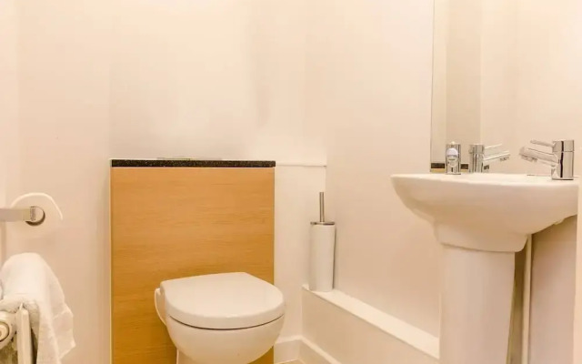 Lovely 1br Home, Located in Farringdon, 2 Guests