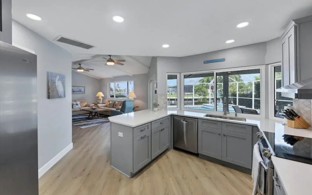 597 bal Harbor Blvd