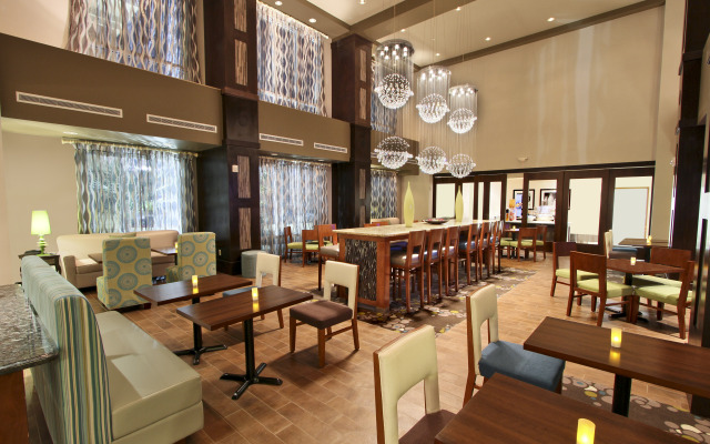 Hampton Inn & Suites Winnie