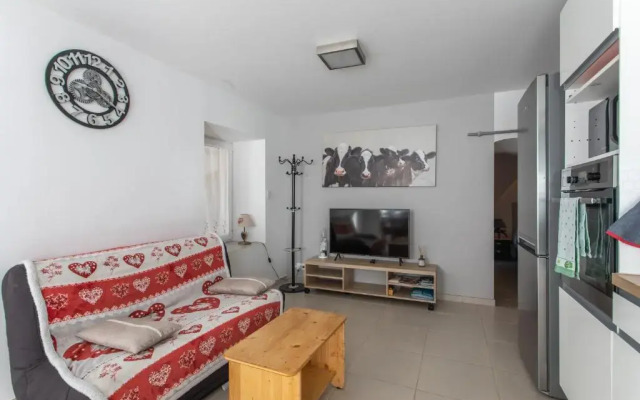 Rez-de-chaussée centre ville d'Embrun 3 étoiles