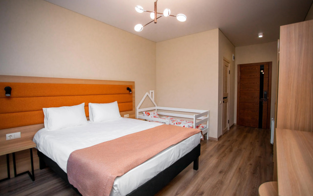 Абрикос Гарден