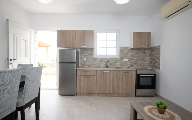 Island Dreaming Opal 2 Bd w shared pool