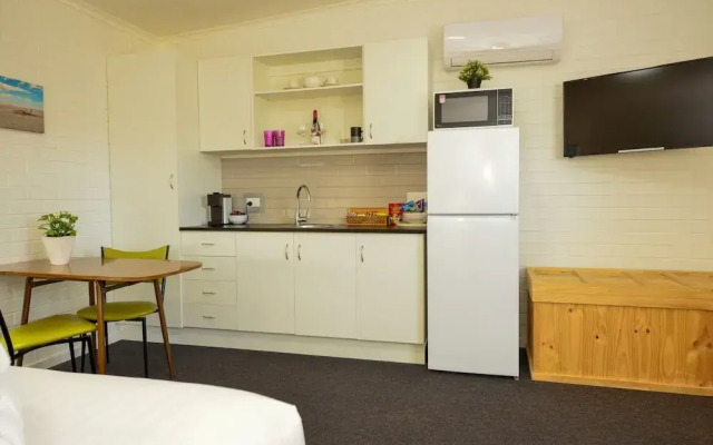 24 Hour CheckIn Motels -Sea Lake Motel