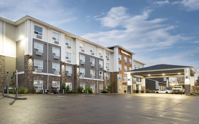 Best Western Plus Lacombe Inn & Suites