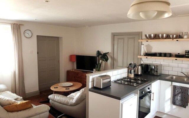 Stunning Coach House Apartment In Walmer Deal