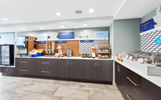 Holiday Inn Express Hopewell - Fort Lee Area by IHG