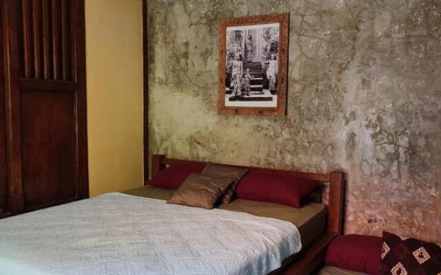 Wave and Chill House Hostel Raya Canggu