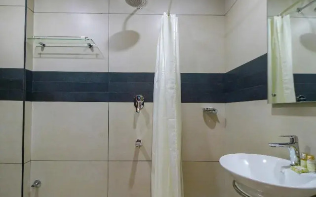 Le Moshe Inn by OYO Rooms