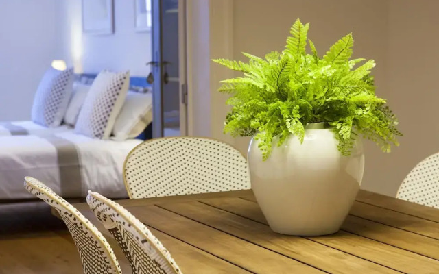 JOIVY Spacious 3BR home w/balcony in Baixa, nearby Lisbon Cathedral