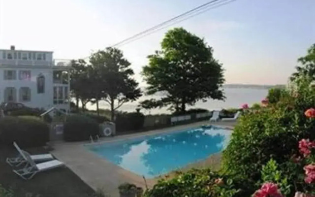 The Yankee Clipper Inn