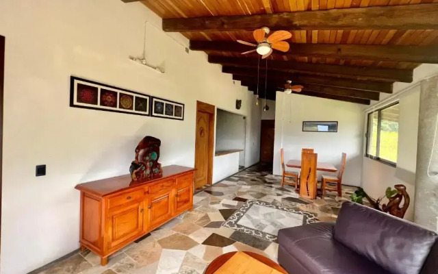 Paradise Hotel Boutique & Lounge