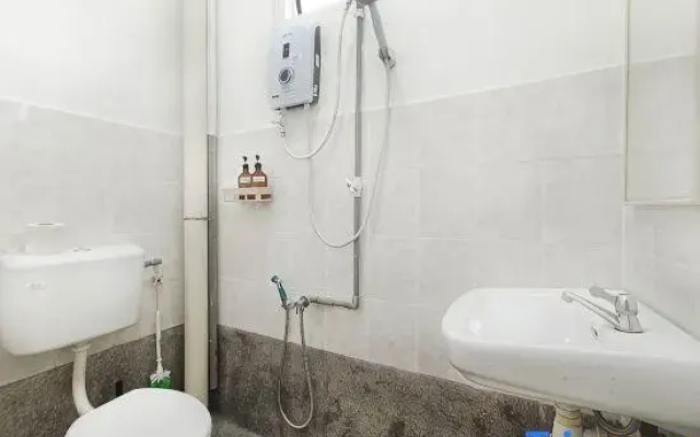 Damansara Damai 9Pax 4 Rooms