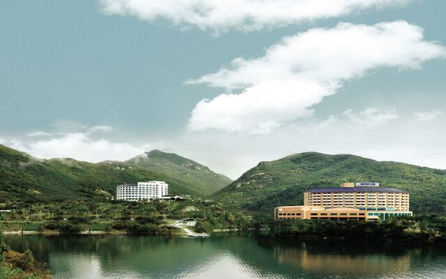 Cheongpung Resort Lake Hotel