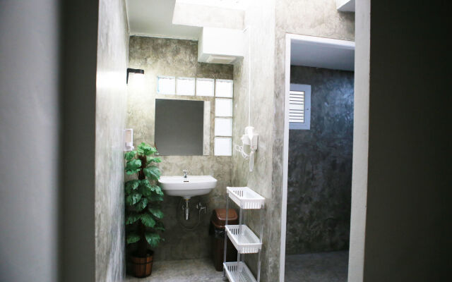 Les Fleurs Bangkok Hostel