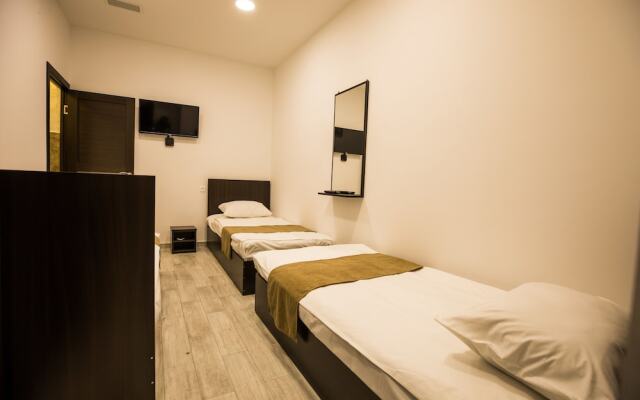5 Rooms Mini-Hotel & Tours