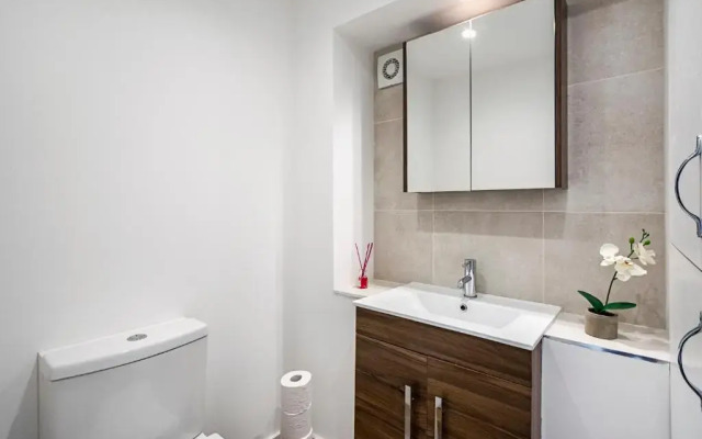 South Woodford 2 Bed En-Suite House