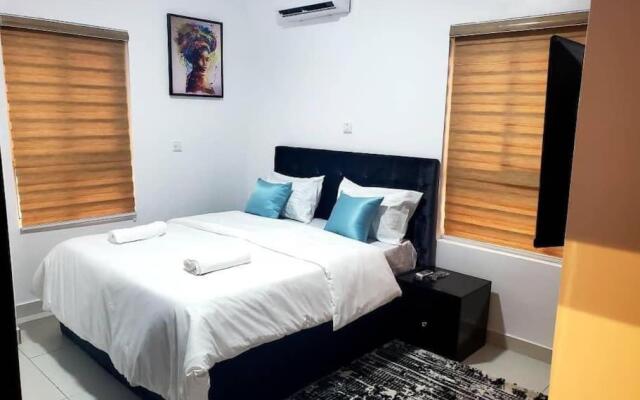 Lovely 2-bedroom condo with free parking and WiFi.