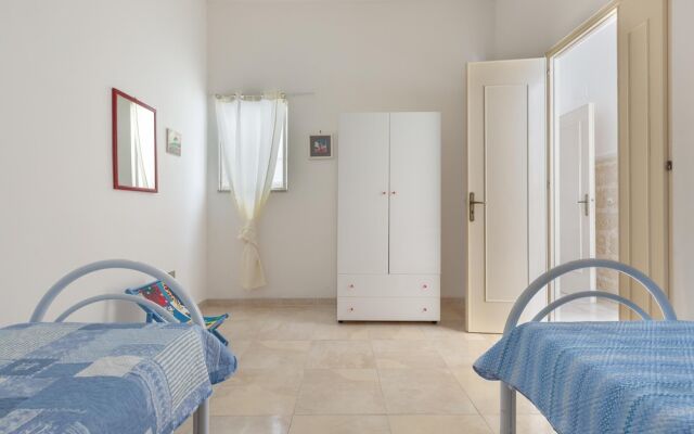 3550 Casa Cleopatra by Barbarhouse