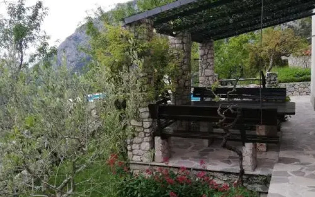 ctbv103 Holiday home with private pool Wi Fi internet access air condition in Baška Voda Makarska
